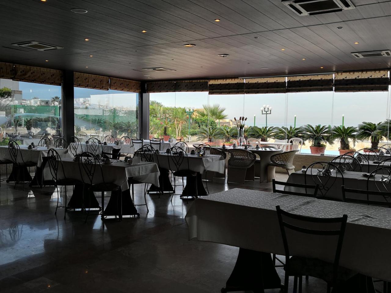Holiday Suites Hotel & Beach Resort ジュニエ エクステリア 写真